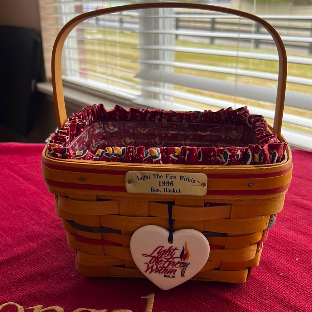 Longaberger 1996 Bee Basket